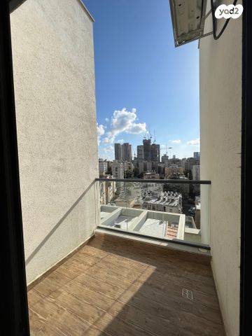 גג/ פנטהאוז, יגאל אלון 172, נחלת יצחק, תל אביב יפו