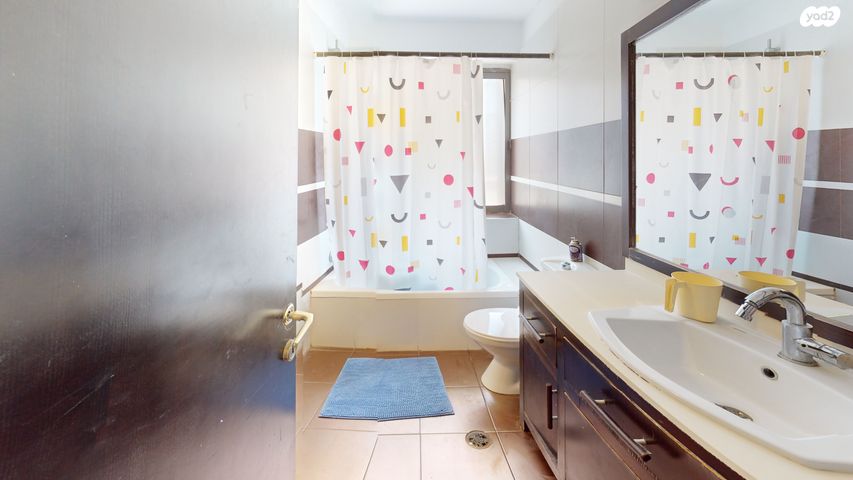 דירה, הרב יצחק בראשי, מחנה יהודה - לב העיר, ירושלים