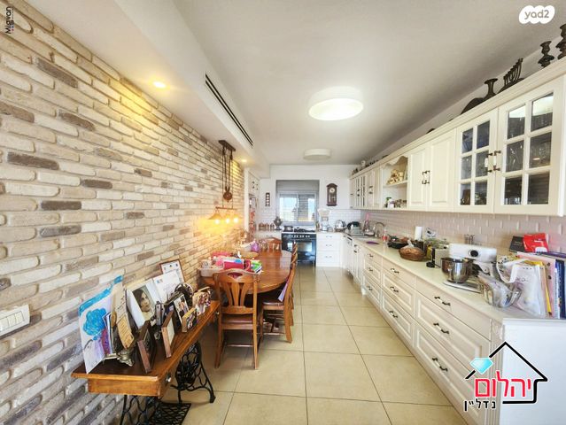 דופלקס, עלי מוהר, הזמר העברי, כפר סבא