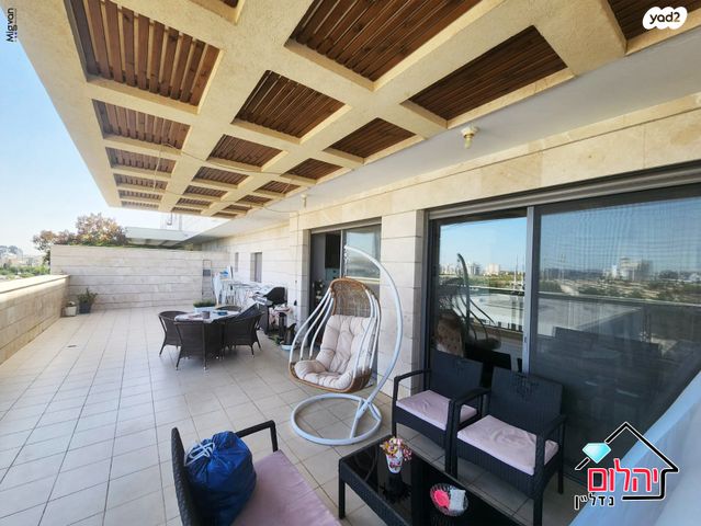 דופלקס, עלי מוהר, הזמר העברי, כפר סבא