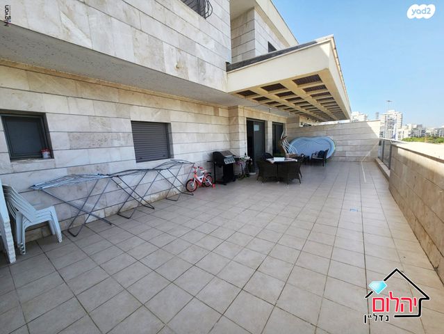 דופלקס, עלי מוהר, הזמר העברי, כפר סבא