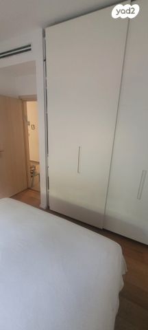 דירת גן, ההגנה, הזמר העברי, כפר סבא