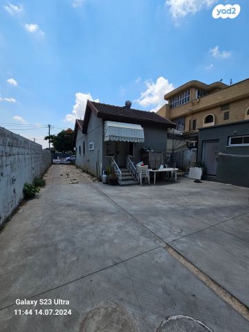 דו משפחתי, בית דגן