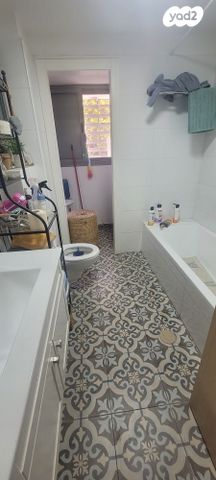 דירת גן, ההגנה, הזמר העברי, כפר סבא