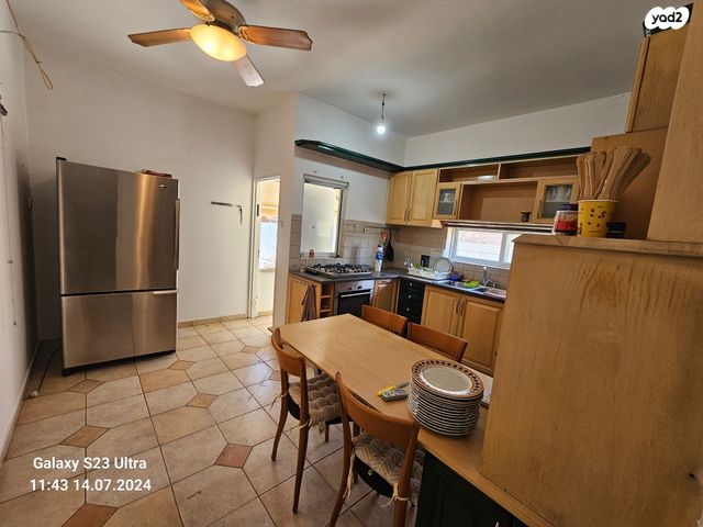 דו משפחתי, בית דגן