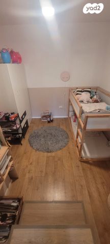 דירת גן, ההגנה, הזמר העברי, כפר סבא