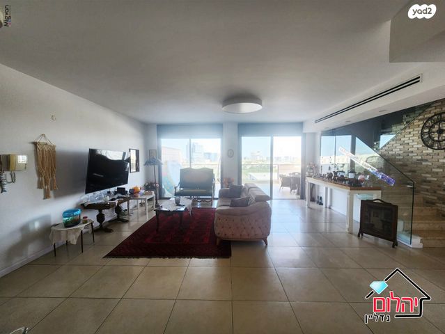 דופלקס, עלי מוהר, הזמר העברי, כפר סבא