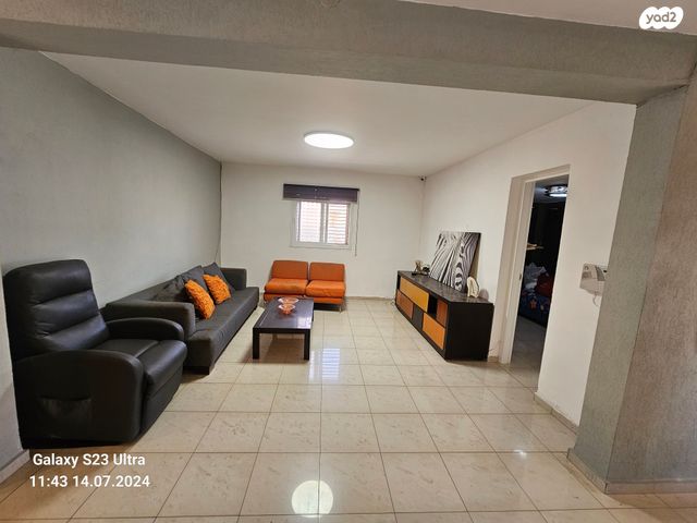 דו משפחתי, בית דגן