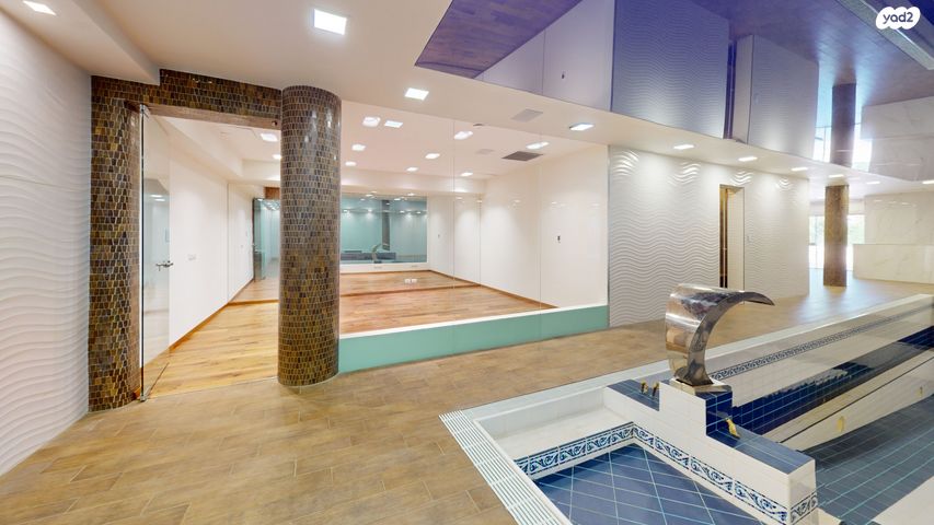 טריפלקס, א.י. שחראי, בית וגן, ירושלים