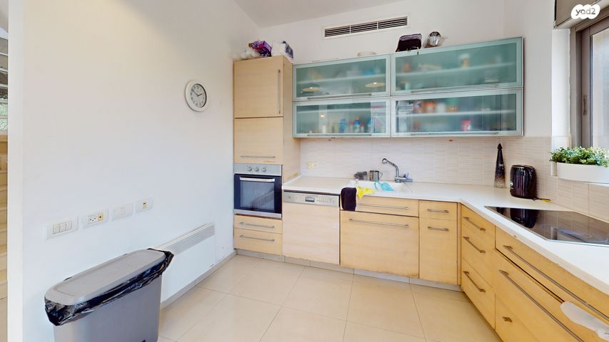 דירה, הרב יצחק בראשי, מחנה יהודה - לב העיר, ירושלים