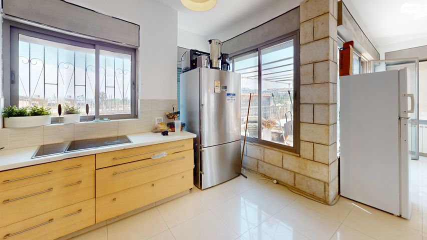 דירה, הרב יצחק בראשי, מחנה יהודה - לב העיר, ירושלים