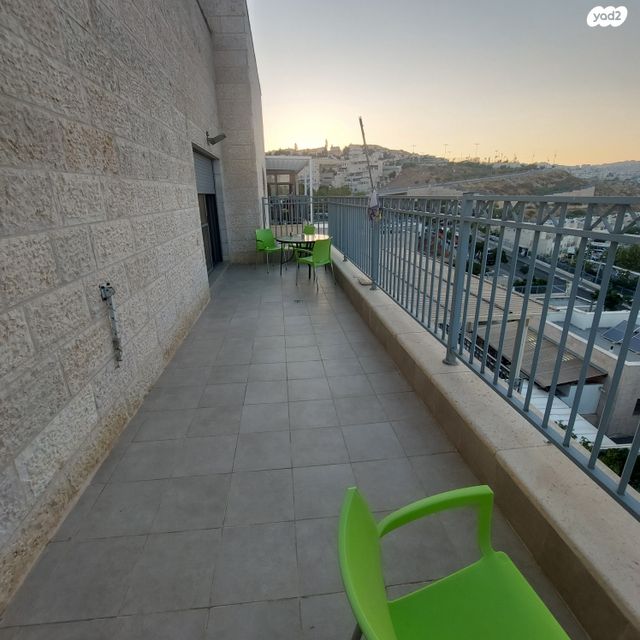 דירה, מחנה יצחק, פסגת זאב, ירושלים