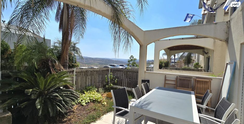 דירת גן, אורנית