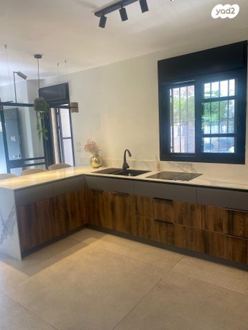 דירת גן, צור הדסה