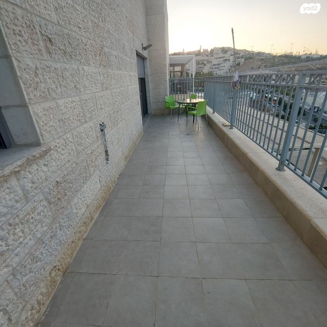 דירה, מחנה יצחק, פסגת זאב, ירושלים