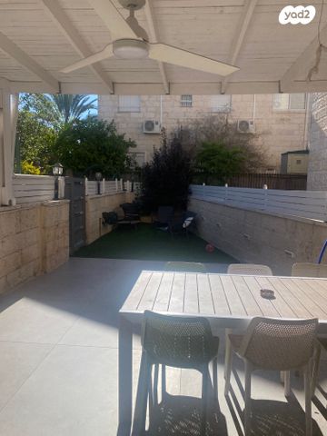 דירת גן, צור הדסה