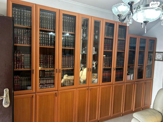 דירת גן, הרב עוזיאל, קרית אתא