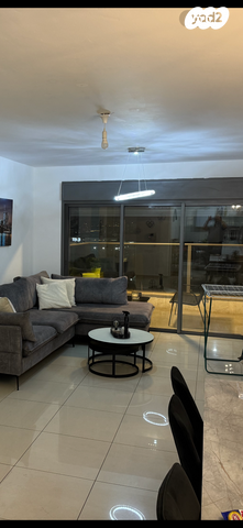 דירה, שלמה זלוטניק, פתח תקווה