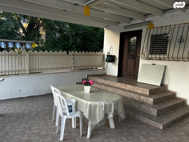 דירת גן, הרב עוזיאל, קרית אתא