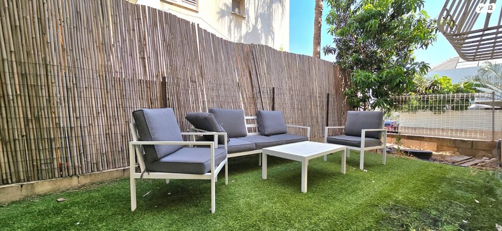 דירת גן, אורנית