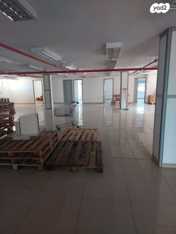 מבני תעשיה, הסתת, אזור תעשיה ג, חולון