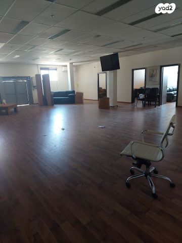 מבני תעשיה, הסתת, אזור תעשיה ג, חולון