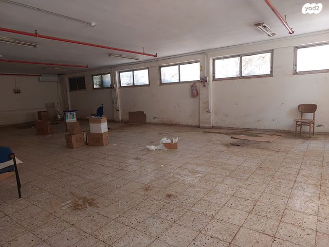 מבני תעשיה, הסתת, אזור תעשיה ג, חולון