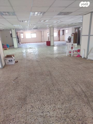 מבני תעשיה, הסתת, אזור תעשיה ג, חולון