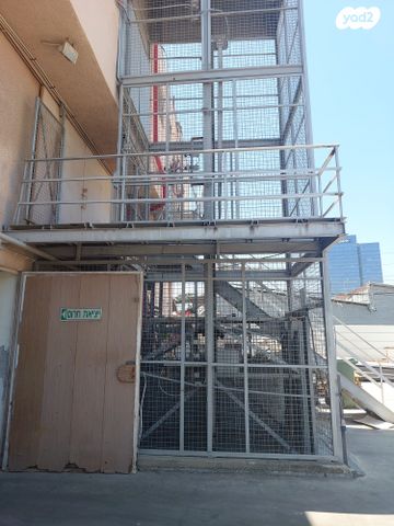 מבני תעשיה, הסתת, אזור תעשיה ג, חולון