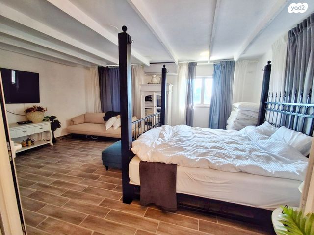 טריפלקס, הרצליה