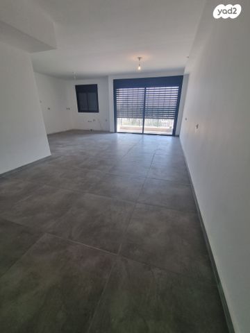 דירה, מעפילי אגוז 84, נווה חן, תל אביב יפו