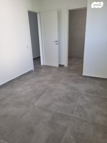 דירה, מעפילי אגוז 84, נווה חן, תל אביב יפו