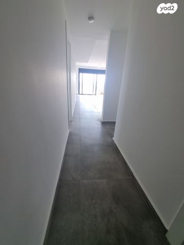 דירה, מעפילי אגוז 84, נווה חן, תל אביב יפו