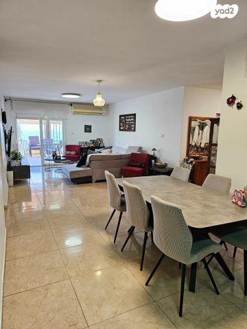 דירת גן, חוט השני, מגדים, מעלה אדומים