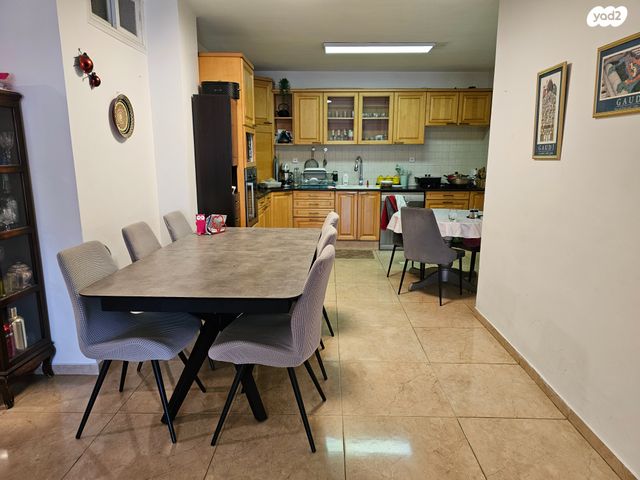 דירת גן, חוט השני, מגדים, מעלה אדומים