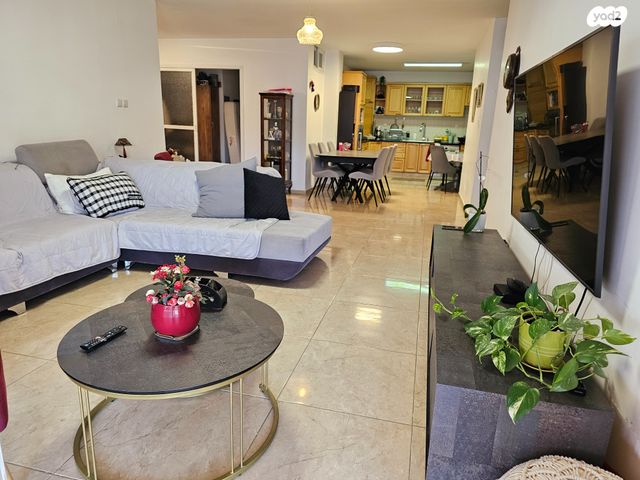 דירת גן, חוט השני, מגדים, מעלה אדומים