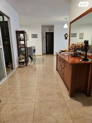 דירת גן, חוט השני, מגדים, מעלה אדומים