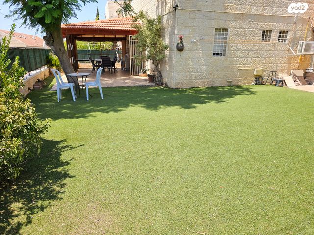 דירת גן, חוט השני, מגדים, מעלה אדומים