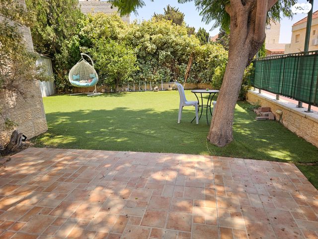 דירת גן, חוט השני, מגדים, מעלה אדומים