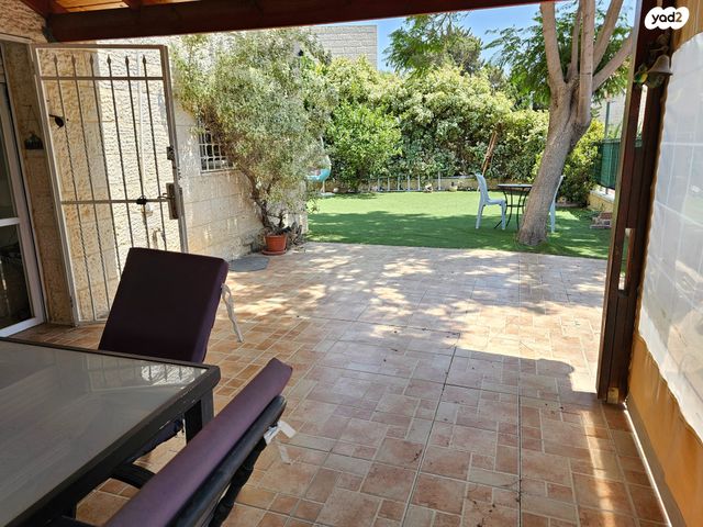 דירת גן, חוט השני, מגדים, מעלה אדומים