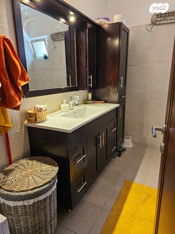 דירת גן, חוט השני, מגדים, מעלה אדומים