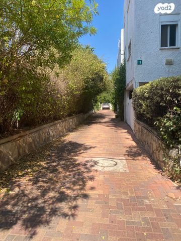 דו משפחתי, לסטר/רבוצקי, רעננה