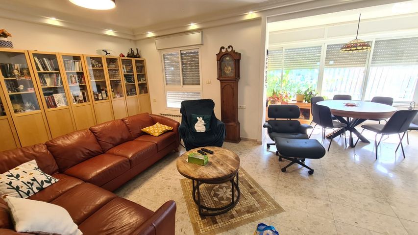 בית פרטי/ קוטג', רפאל דה לה פרגולה, גילה, ירושלים