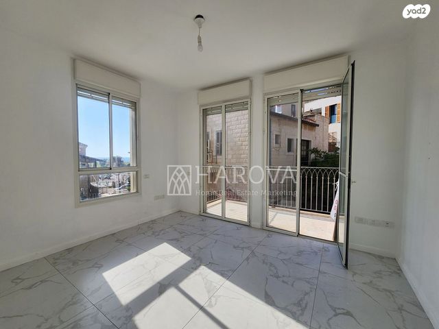 דירת גן, לוזים, עג'מי, גבעת העליה, תל אביב יפו