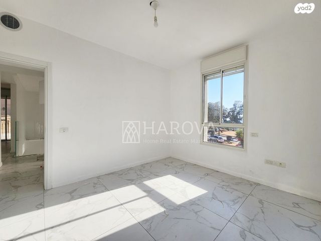 דירת גן, לוזים, עג'מי, גבעת העליה, תל אביב יפו