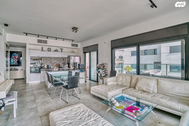 גג/ פנטהאוז, הגיבור האלמוני, יד אליהו, תל אביב יפו