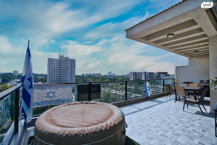 גג/ פנטהאוז, הגיבור האלמוני, יד אליהו, תל אביב יפו