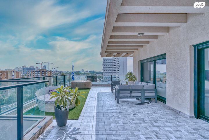 גג/ פנטהאוז, הגיבור האלמוני, יד אליהו, תל אביב יפו