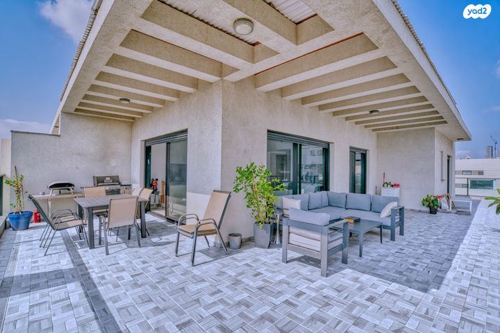 גג/ פנטהאוז, הגיבור האלמוני, יד אליהו, תל אביב יפו