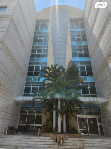 בניין משרדים